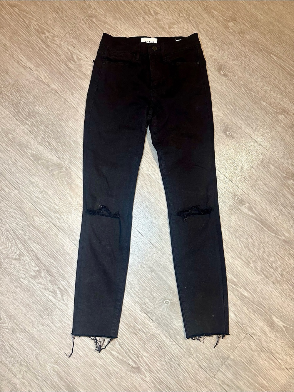 Frame Black Distressed Skinny Jeans. Preowned. Size 24